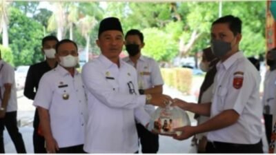 Pemkab Lampung Barat Bagikan Bantuan Sembako Untuk ASN dan Keluarga Pra Sejahtera