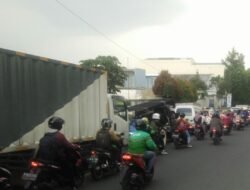 Perda Dilanggar, Jalan Raya Tajur Makin Sempit dan Langganan Macet. Sekda Kota Bogor Pilih Bungkam