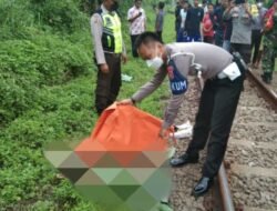 Unit Gakkum Polres Bogor Evakuasi Korban Tertabrak Kereta Api di Pondok Rajeg